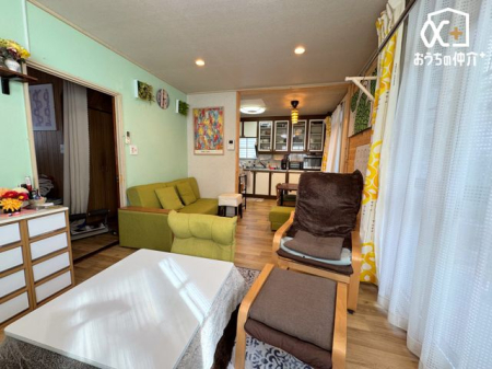 ���r���O �`Living�`�������������͋C��LDK�B�̂�т肭�낮�\�t�@��A���H�����y���ރ_�C�j���O�Z�b�g��u���Ă��������͂���܂���B