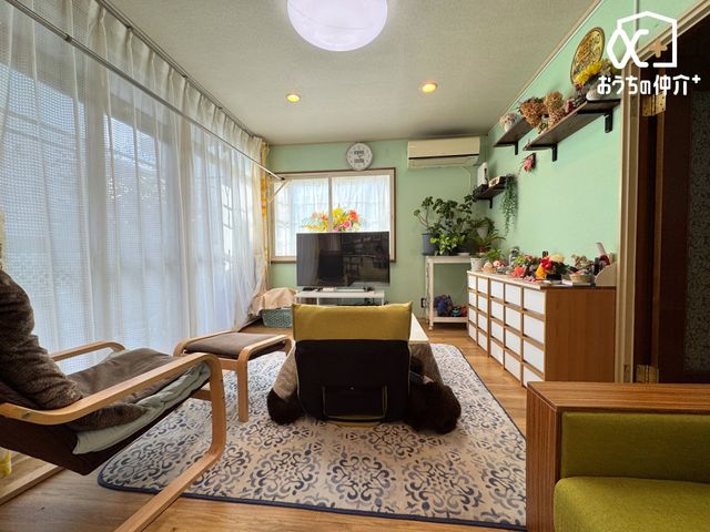 ���r���O �`Living�`�������������͋C��LDK�B�̂�т肭�낮�\�t�@��A���H�����y���ރ_�C�j���O�Z�b�g��u���Ă��������͂���܂���B