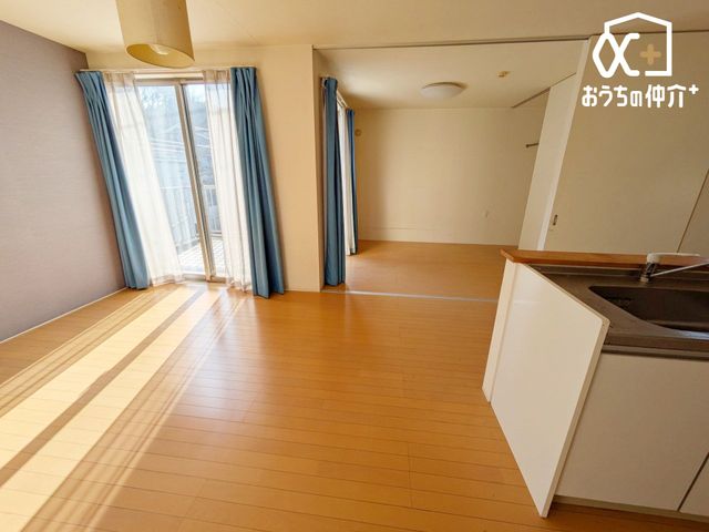 ���r���O �����₩�ȗz�˂��̓���A�L���Ė��邢���r���O