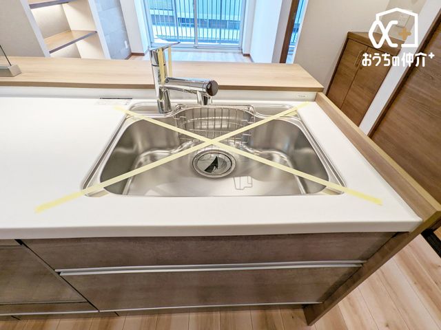 �L�b�`�� �������̂���s�J�s�J�̃X�e�����X�V���N�͍L���č�Ƃ��₷�����B�V���v���Ȑ������D��ۂŁA�����̐􂢕������K�ɂȂ肻���B���|���ȒP�����ŁA�Ǝ��̌������オ��A�L�b�`���ɗ����Ԃ����S�n�悭�Ȃ�܂��ˁB