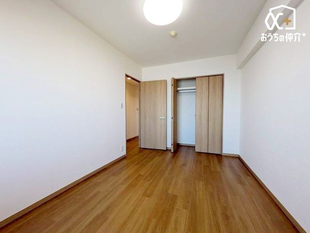 �Q�� �傫�ȃN���[�b�g�̂���Q���ł��B��R�̗m���Ȃǂ����[�ł��܂��B