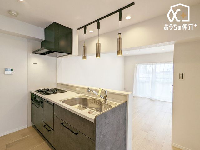 ���r���O �L�b�`�������猩�����r���O�̗l�q�ł��B�����������Ȃ��炲�Ƒ��ƃR�~���j�P�[�V�������Ƃ邱�Ƃ��ł���������݌v�ł��B