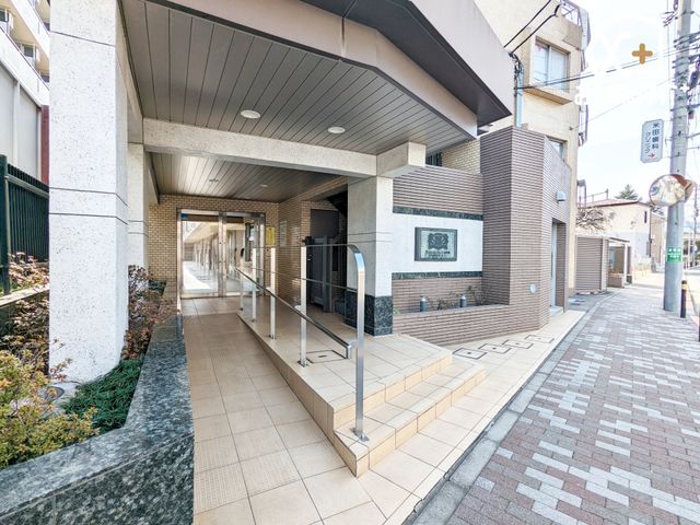 �G���g�����X �������̂���A�����������G���g�����X�B�����x���n�ɑ����^�΂�Ă݂܂��񂩁H���ЃX�^�b�t�����ē��������܂��̂ł��C�y�ɂ��₢���킹���������܂��B