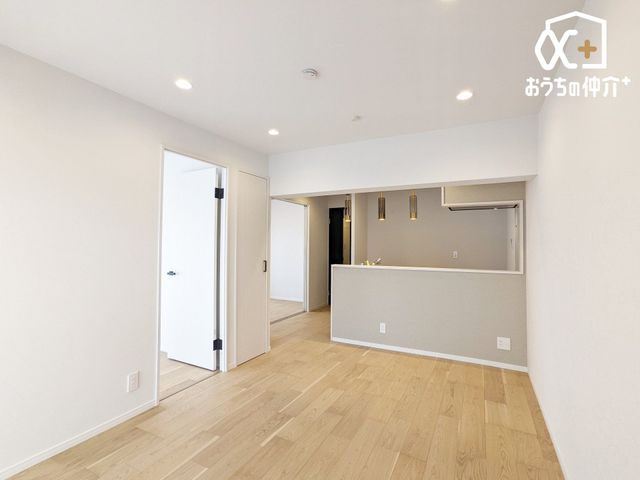 ���r���O LDK�̗l�q�ł��B �e�����ɍs�������₷�����r���O�́A���R�ƉƑ����W�܂��ԂɂȂ�܂��B