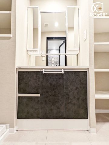 ���ʑ�E���ʏ� �O�ʋ��^�C�v�̐��ʉ��ϑ�ł��B�O�ʋ��^�C�v�̐��ʉ��ϑ�͎g�����肪�ǂ��A�ׂ����������[�ł��܂��B���[������X�b�L���Еt�����ʏ��ł��B