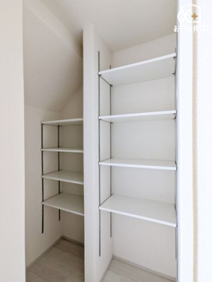 ���[ �H�i�̃X�g�b�N���ɕ֗��ȃp���g���[�ł��B�ЊQ���ɔ����ă��[�����O�X�g�b�N���\�ł��I