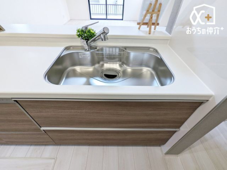 �L�b�`�� �������̂���s�J�s�J�̃X�e�����X�V���N�͍L���č�Ƃ��₷�����B�V���v���Ȑ������D��ۂŁA�����̐􂢕������K�ɂȂ肻���B���|���ȒP�����ŁA�Ǝ��̌������オ��A�L�b�`���ɗ����Ԃ����S�n�悭�Ȃ�܂��ˁB