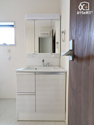 ���ʑ�E���ʏ� �O�ʋ��^�C�v�̐��ʉ��ϑ�ł��B�O�ʋ��^�C�v�̐��ʉ��ϑ�͎g�����肪�ǂ��A�ׂ����������[�ł��܂��B���[������X�b�L���Еt�����ʏ��ł��B