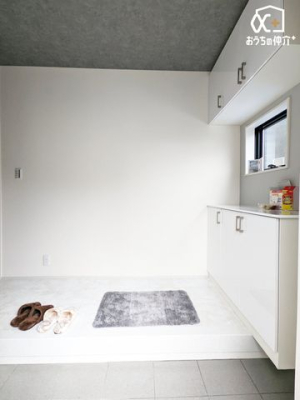 ���� �����t���̃V���[�Y�{�b�N�X�t���ł��B�C�⏬��������������[�ł���̂ŁA���ւ��X�b�L�����������̐g�x�x�����K�ɂȂ�܂��B