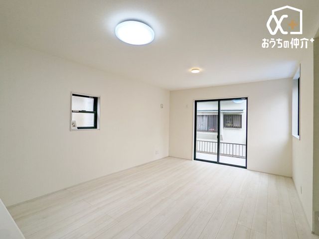 ���r���O 3�ʂ̑����炽���Ղ�z�����������ޖ��邢���r���O�B�Ƒ��c���⃊���b�N�X�^�C���ɍœK�ȊJ�������ӂ���Ԃł��B