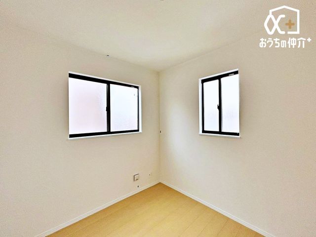 �q������ 2�K4.5���̂������q�������Ƃ��Ă��\���ȍL�������邨�����ł��B�Ƒ��X�̈��炬�̋�Ԃ��m�ۂł��A�v���C�x�[�g�ȃx�b�h���[���͕�炷���̊����ő���グ�������̂ł��B