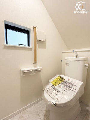 �g�C�� �������̂��邷������Ƃ����g�C���B�����g���ꏊ�����炱���A�������₨�|�����ȒP�ȃV���v���ȃf�U�C���ł��B�����t���Ȃ̂ŁA�펞���C���ł��A�C�ɂȂ鉘���J�r�̔�����}�����܂��ˁI