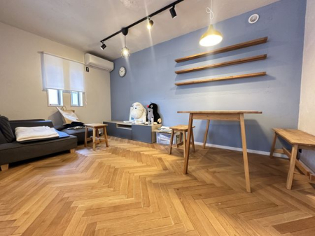 ���r���O �Ƒ��݂�Ȃ��u�₩�Ɍ��₩�ɉ߂�����悤�ɁA�D����������荞�񂾃��r���O�_�C�j���O�B�㎿�ȉ�����ɕ�܂��A���K�ŉ��₩�ȃv���C�x�[�g��Ԃł��B