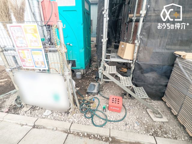  �J�[�X�y�[�X�̗l�q�ł��B�O�ʓ��H�͌�ʗʂ����Ȃ��A���Ԃ̏o����������S���ăX���[�Y�ɍs���܂��B