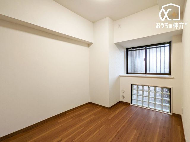 �q������ ���������锒�ǂƖؖڏ��̎q�ǂ������B���[�t�ŕЕt���ȒP�B�x�b�h�Ɗ���u���Ă�������������A�w�K���ɏW���ł��閾�邢��Ԃł��B�����͏��ւ⃊���[�g�w�K�X�y�[�X�Ƃ��Ă�����B���C���₷�����ŔN�����K�B