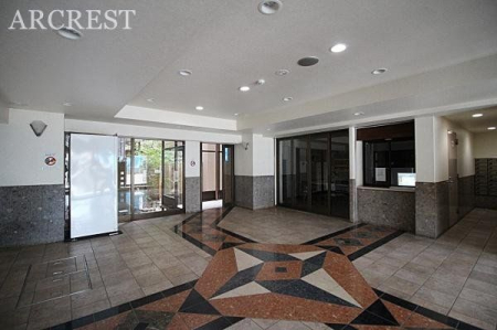 ���̑� �Ǘ����s���͂����������̂��郍�r�[�̗l�q�ł��B