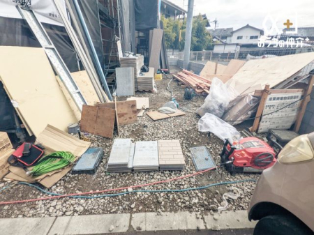  �J�[�X�y�[�X�̗l�q�B�Ԓʂ�̏��Ȃ��O�ʓ��H�ł��Ԃ̏o����������N���N�ł��B