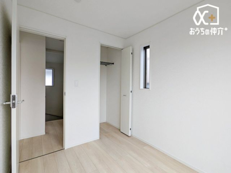 �q������ �q�������ɃI�X�X���ȗm���̗l�q�B�N���[�[�b�g���t���Ă��邽�߁A���q�l�̕׋�����E�ߗޓ����֗��Ɏ��[�\�ł��B