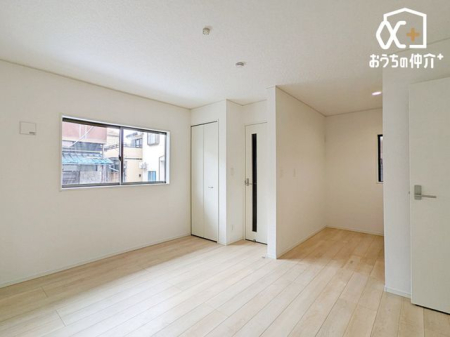 ���r���O �̂�т肭�낮�\�t�@��A���H�����y���ރ_�C�j���O��u���Ă��C�ɓ���̃����b�N�X��ԂɁB