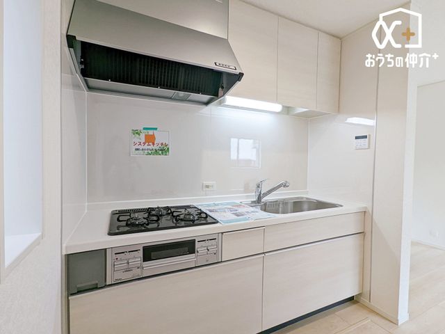 �L�b�`�� ���[�L�x�ȃJ�E���^�[�L�b�`���B���Ƒ��̗l�q�����Ȃ���A��Ƃ��ł���̂����͓I�ł��B������Ƃ������邢�L�b�`���Ő������������Ղ�B