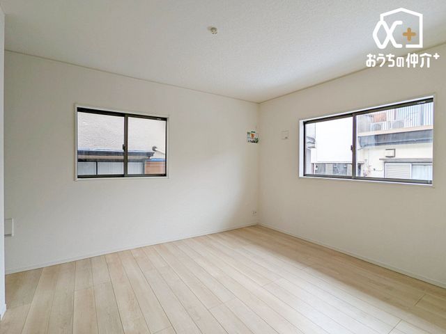 ���r���O �Ƒ��c���̎����߂����A�Q�ʍ̌��Ŗ��邢���r���O�B�Ƒ������R�ƏW�܂肽���Ȃ�悤�ȁA�������Ƃ��낰���Ԃł��B