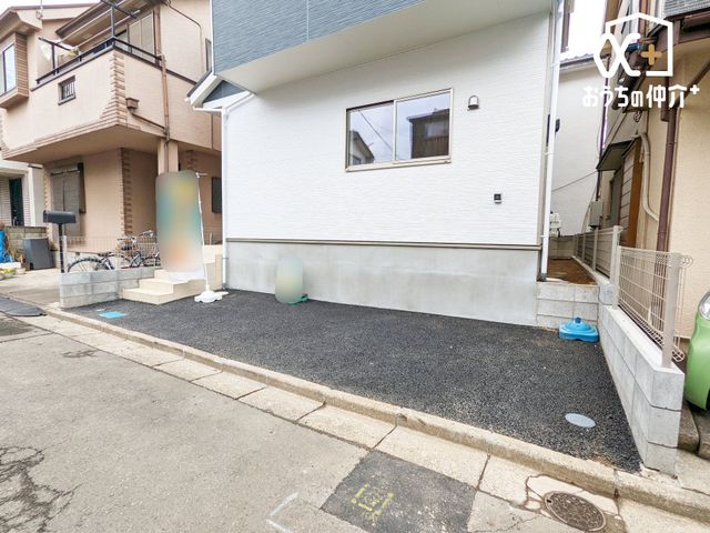  �J�[�X�y�[�X�̗l�q�ł��B�O�ʓ��H�͌�ʗʂ����Ȃ��A���Ԃ̏o����������S���ăX���[�Y�ɍs���܂��B