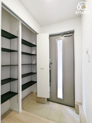 ���� �����t���̃V���[�Y�{�b�N�X�t���ł��B�C�⏬��������������[�ł���̂ŁA���ւ��X�b�L�����������̐g�x�x�����K�ɂȂ�܂��B