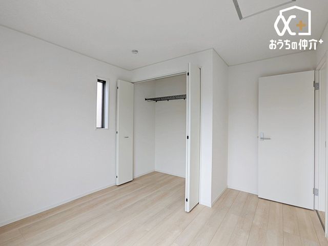 �Q�� �Q���ɃI�X�X���ȗm���̗l�q�ł��B�N���[�[�b�g���t���Ă���A�Q��E�ߗޓ����L�x�Ɏ��[�\�ȐQ���ł��B