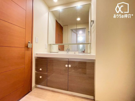 ���ʑ�E���ʏ� �`Wash room�`�O�ʋ��^�C�v�̐��ʉ��ϑ�ł��B���̗�������o���ɂ���������[�ł��܂�