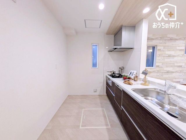  �������[����B���[�������L�b�`���͒�������H�ނ��������萮���ł��A��ƌ������A�b�v�B�����ڂ��X�b�L�����܂��B