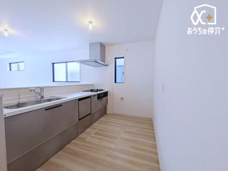 �L�b�`�� ���������Ŏς�E�Ă��E�����Ȃǂ��\�B�Η͂͋��΂����΂܂ŏꏊ���ƂɎ��R�ɐݒ�ł��܂�����A��C�ɒZ���ԂŒ������鎖���ł��܂��B�܂��Ԋu���L���ۂ���Ă���̂ŁA�傫�Ȓ�������u�����Ƃ��ł��܂��B