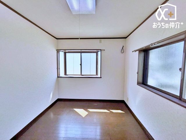 ���̑����� �ؖڒ��̃t���[�����O�������̗m���́A�����݂����藎�����������͋C�����o���܂��B