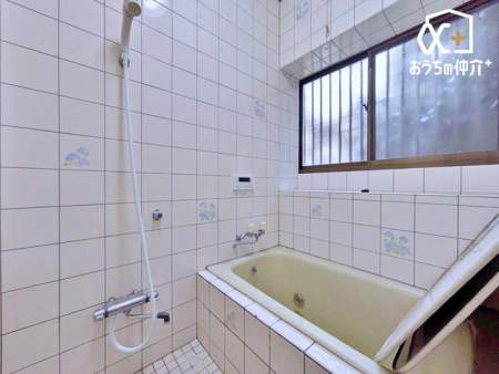 ���� ���������̂����ԂŃ����b�N�X�o�X�^�C���B�o�X�^�u�ɂ����Ċ����Ȃ���S�Ƒ̂����t���b�V���B����̔�������Ă���鐴�����̂���o�X���[���B