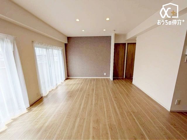 ���r���O ��18�����郊�r���O