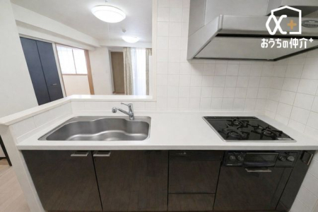 �L�b�`�� �����g���L�b�`�������炱���A�H���̏������y�������ԂɁA�Z�������ł��X���[�Y�ɖ��ʂȂ���Ƃł���A���������ȒP�ɂł���ȂǁA�������y��������L�b�`���X�y�[�X�ł��B