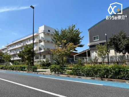 ���ӊ� ���v���Ďs���_�󏬊w�Z �k��6���B�w�悭�����i��ōl����x�w���������Ď��s����x�w�g�̂���������x ���v���ĉw����L�т��ʂ艈���Ɉʒu�������w�Z�ł� 480m