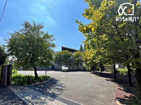 ���ӊ� ��̌�������ۈ牀 �k��12���B���͂ɂ͎G�ؗт┨�Ȃǂ��U�݂����̕ۈ�̊j�ł���u�H�_�ۈ�v�̎��g�݂��A�n��̕��X�̌䋦�͂��������O�ōs���Ă��܂� 910m