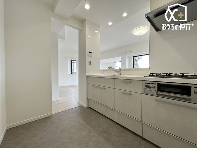 �L�b�`�� �L�b�`������̓��r���O�S�̂����n����Ԏ�B�����Ȃ��q�l���V�ԗl�q�������Ȃ���̂�������A�_�C�j���O�e�[�u���Ŋw�K���邨�q�l�ɂ�����ƃA�h�o�C�X���ł���݌v�ł��B