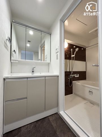 ���ʑ�E���ʏ� �O�ʋ��^�C�v�̐��ʉ��ϑ�ł��B�O�ʋ��^�C�v�̐��ʉ��ϑ�͎g�����肪�ǂ��A�ׂ����������[�ł��܂��B���[������X�b�L���Еt�����ʏ��ł��B