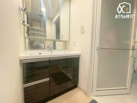 ���ʑ�E���ʏ� �`Wash room�`�O�ʋ��^�C�v�̐��ʉ��ϑ�ł��B���̗�������o���ɂ���������[�ł���̂ŃX�^�C���b�V���ȋ�Ԃ�ۂĂ܂��I