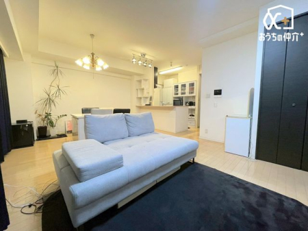 ���r���O �`Living�`�������������͋C��LDK�B�̂�т肭�낮�\�t�@��A���H�����y���ރ_�C�j���O�Z�b�g��u���Ă��������͂���܂���B