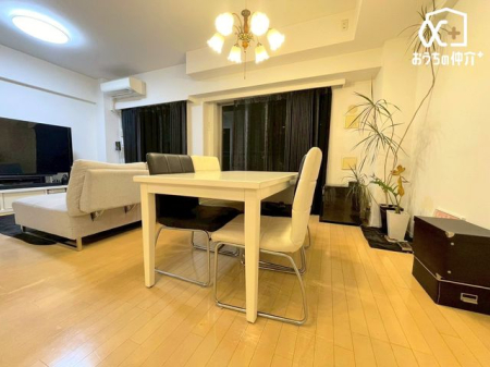 ���r���O �`Living�`�������������͋C��LDK�B�̂�т肭�낮�\�t�@��A���H�����y���ރ_�C�j���O�Z�b�g��u���Ă��������͂���܂���B