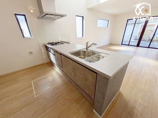 �L�b�`�� �`Kitchen�`�����g���L�b�`�������炱���A�H���̏������y�������ԂɁA�Z�������ł��X���[�Y�ɖ��ʂȂ���Ƃł���A���������ȒP�ɂł���ȂǁA�������y��������L�b�`���X�y�[�X�Ɏd�グ�܂����B