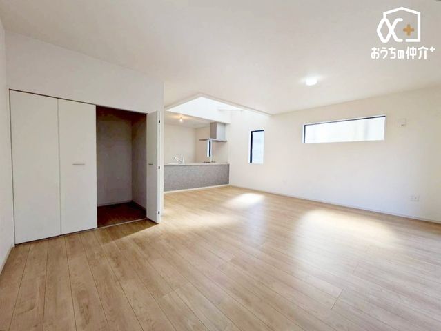 ���r���O �`Living�`�������������͋C��LDK�B�̂�т肭�낮�\�t�@��A���H�����y���ރ_�C�j���O�Z�b�g��u���Ă��������͂���܂���B