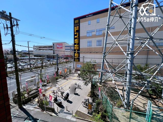 ���̑� �`View�`���n����̒��]�B�ՐÂȏZ��X�Ɉʒu���A�����������X���݂��L����܂�