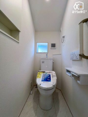 �g�C�� �������̂��邷������Ƃ����g�C���B�����g���ꏊ�����炱���A�������₨�|�����ȒP�ȃV���v���ȃf�U�C���ł��B�����t���Ȃ̂ŁA�펞���C���ł��A�C�ɂȂ鉘���J�r�̔�����}�����܂��ˁI