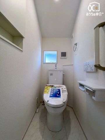 �g�C�� �������̂��邷������Ƃ����g�C���B�����g���ꏊ�����炱���A�������₨�|�����ȒP�ȃV���v���ȃf�U�C���ł��B�����t���Ȃ̂ŁA�펞���C���ł��A�C�ɂȂ鉘���J�r�̔�����}�����܂��ˁI