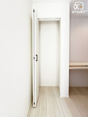 ���[ ���r���O�ɑ����t���[�X�y�[�X�ɂ�����[�̗l�q�B