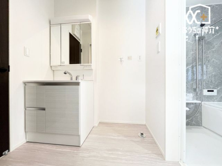 ���ʑ�E���ʏ� �O�ʋ��^�C�v�̐��ʉ��ϑ�ł��B�O�ʋ��^�C�v�̐��ʉ��ϑ�͎g�����肪�ǂ��A�ׂ����������[�ł��܂��B���[�I������X�b�L���Еt�����ʏ��ł��B