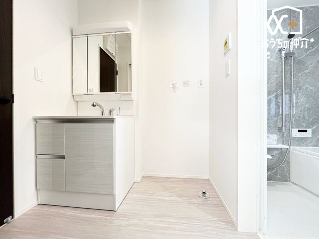 ���ʑ�E���ʏ� �O�ʋ��^�C�v�̐��ʉ��ϑ�ł��B�O�ʋ��^�C�v�̐��ʉ��ϑ�͎g�����肪�ǂ��A�ׂ����������[�ł��܂��B���[�I������X�b�L���Еt�����ʏ��ł��B